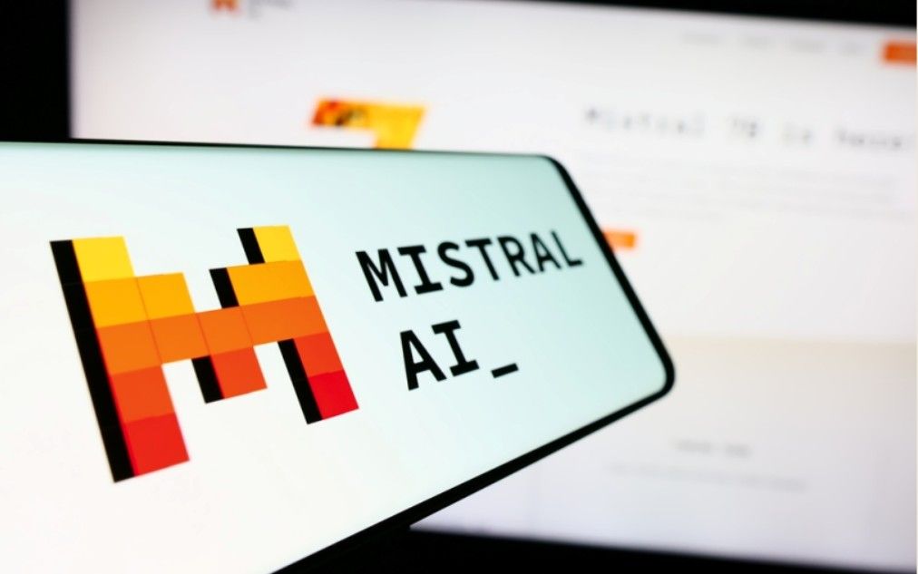 MISTRAL AI ET DEEPL — LA NAISSANCE D'UN TITAN EUROPÉEN DE L'IA