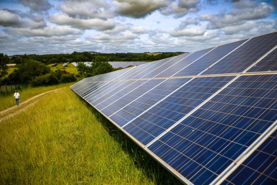 Éclipse Solaire et Réseaux Électriques Européens : Le Défi Technique des Gestionnaires Face à une Baisse Historique de Production Solaire
