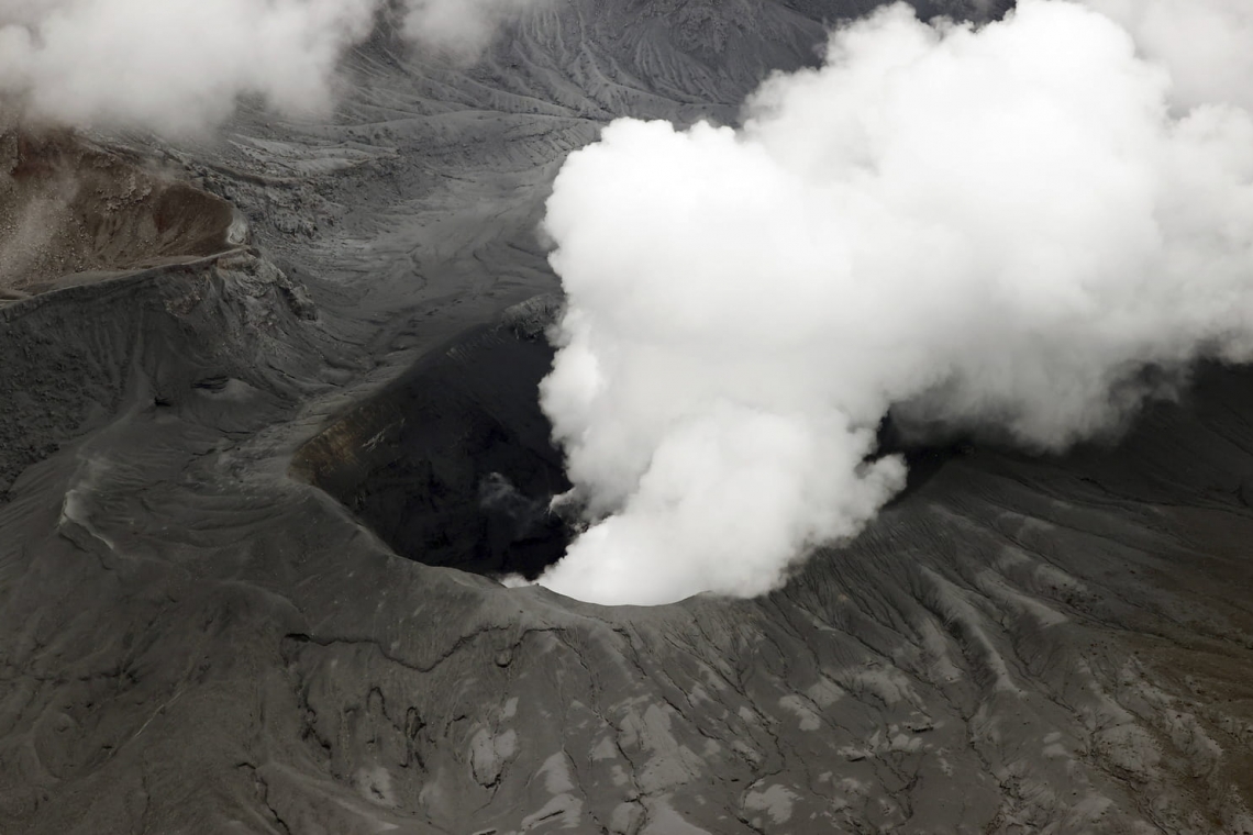 Japon : Le Mont Aso, le plus grand volcan du Japon, entre en éruption
