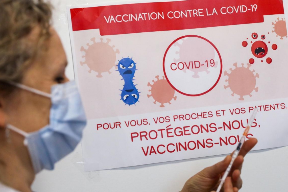 Covid-19 : Au Maroc, l'imposition soudaine d'un pass-vaccin sème la confusion