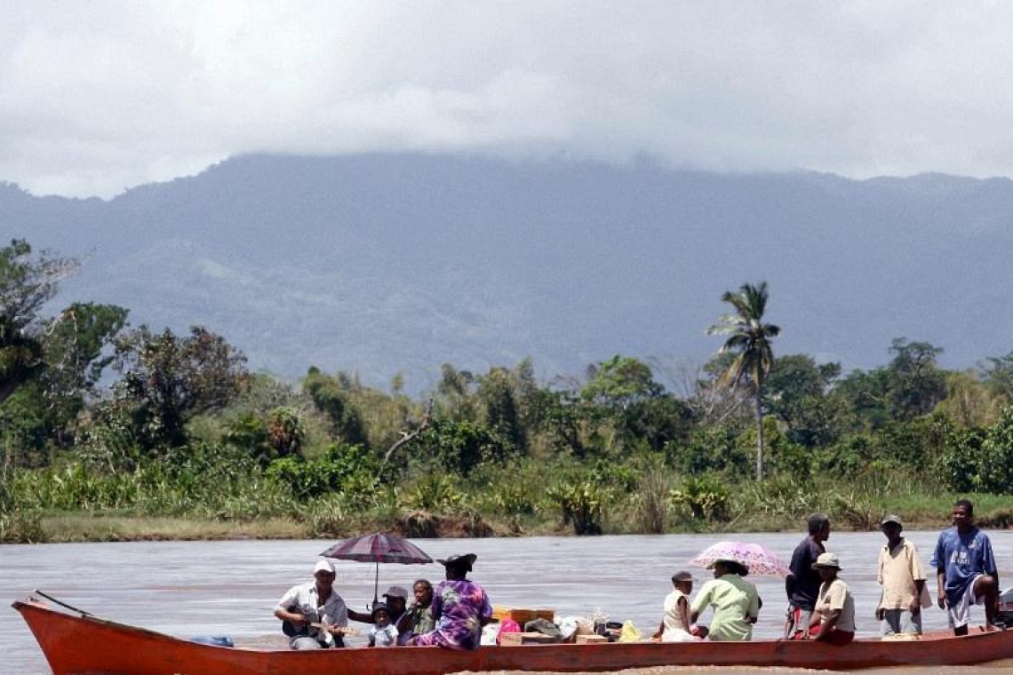 Madagascar : Le naufrage d'un cargo suivi d'un crash d'hélicoptère fait plusieurs morts