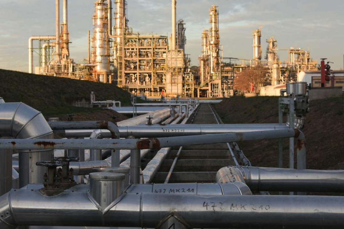 Économie /Hausse des prix du pétrole : faut-il surtaxer les profits des compagnies pétrolières ?
