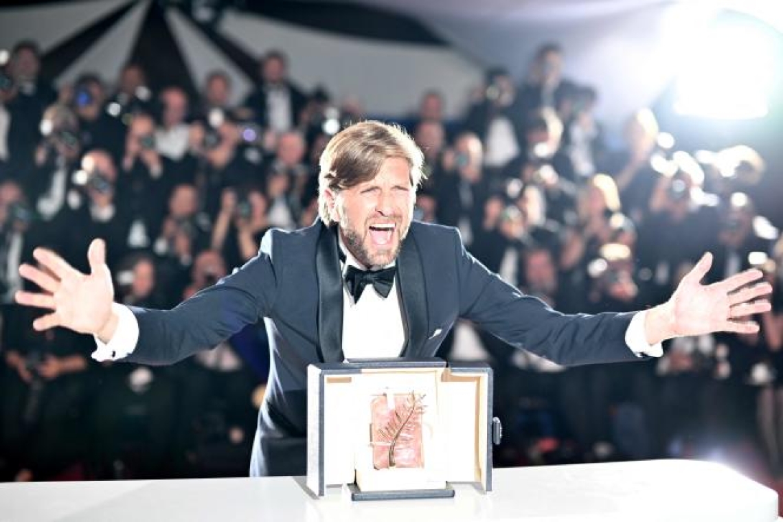 Festival de Cannes 2022 : Ruben Östlund décroche sa palme d'or pour "Triangle of Sadness"