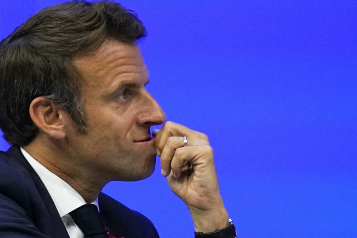 Politique : Emmanuel Macron confronté à la dure réalité de la majorité relative au parlement