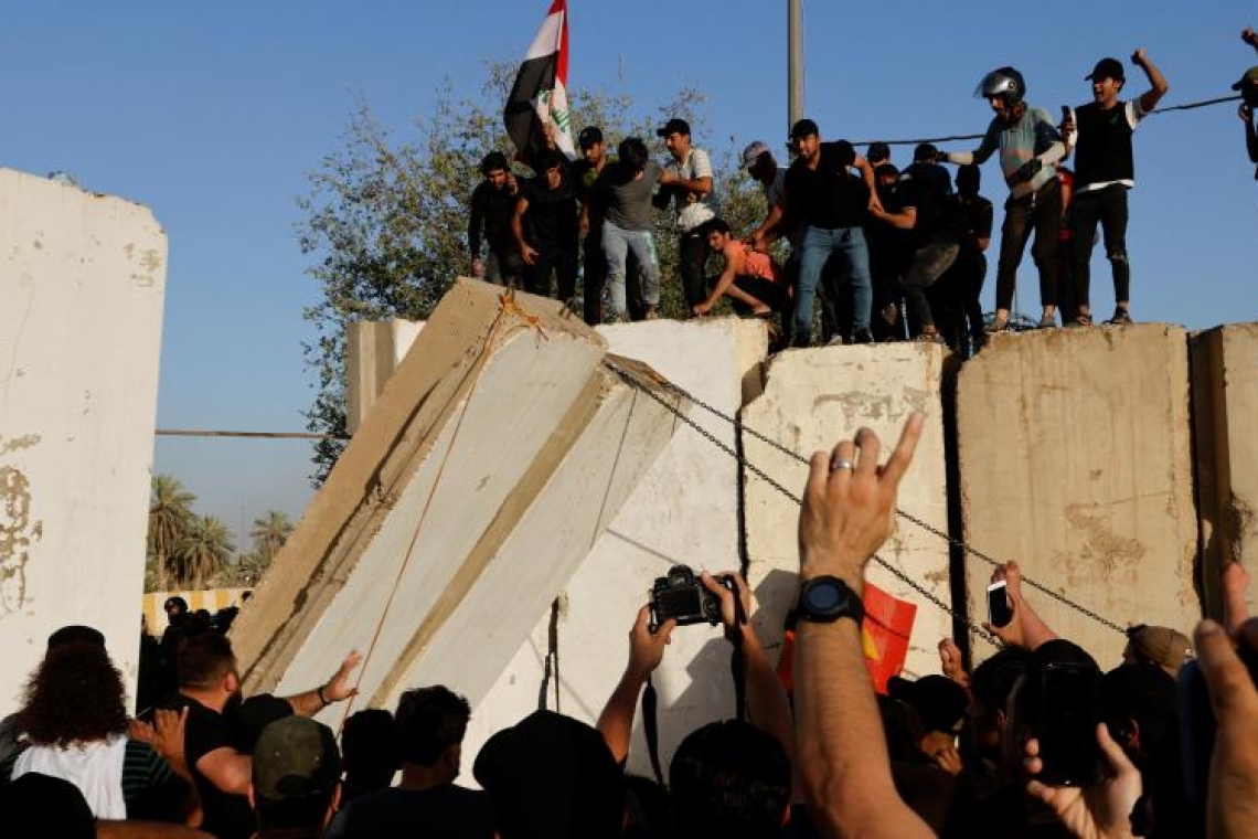 Crise politique en Irak: Des manifestants s'infiltrent dans la zone verte utra-sécurisée