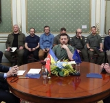 Ukraine : “Il n'y aura pas paix avec la Russie avant le retrait des troupes”, affirme Zelensky