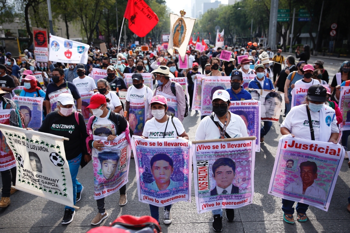 Disparus d'Ayotzinapa au Mexique : Des mandats d'arrêt contre 64 militaires et policiers
