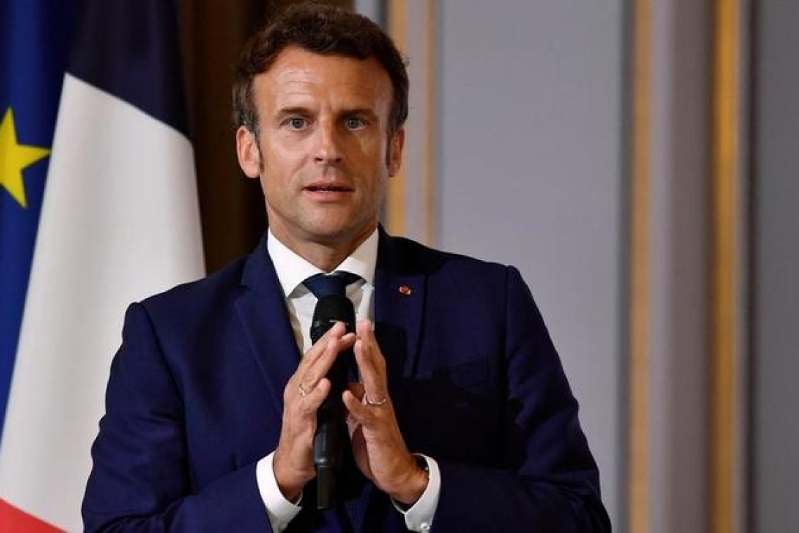 Emmanuel Macron prévient les Français de "la fin de l'abondance"
