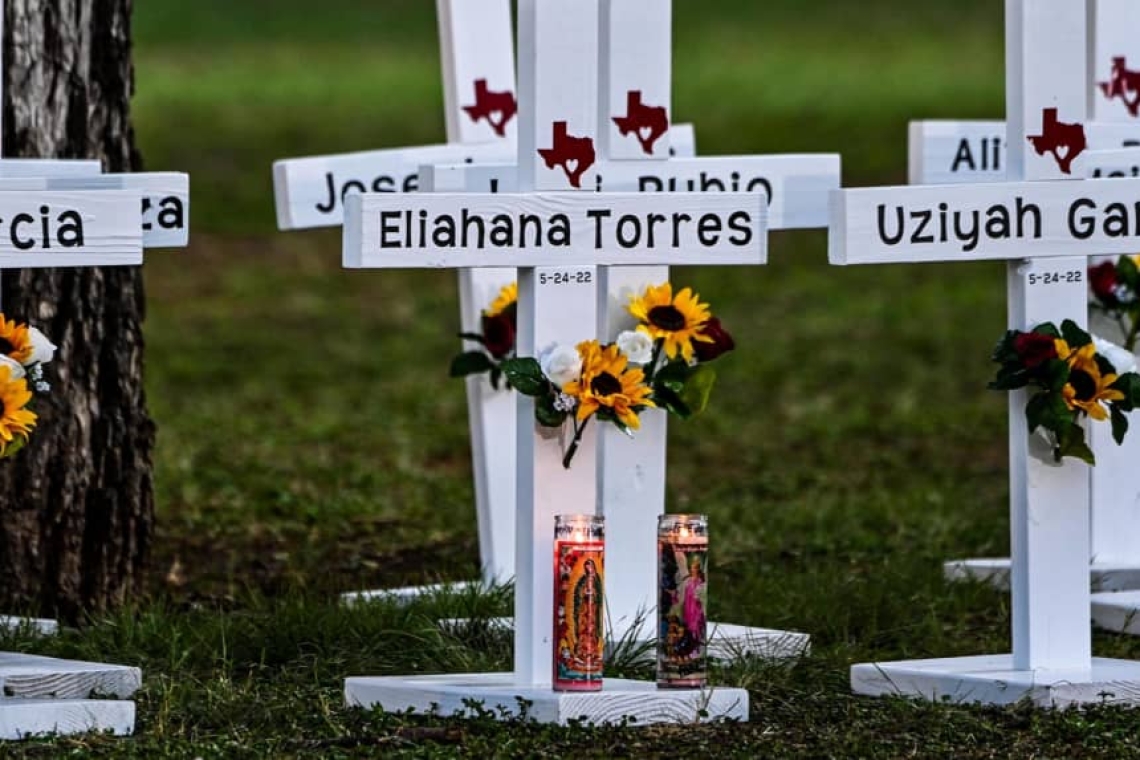 Tuerie d'Uvalde au Texas : Le chef de la police, responsable des opérations, limogé
