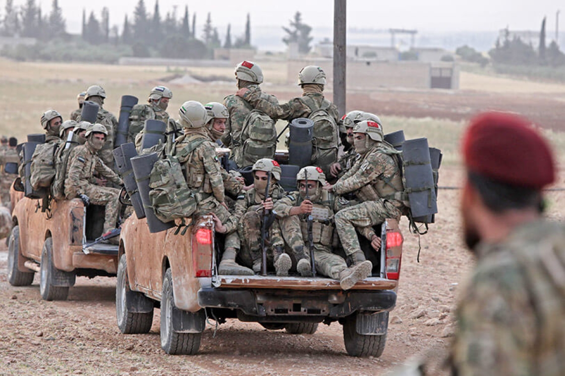 L'Armée turque bombarde des positions kurdes dans la région de Raqqa