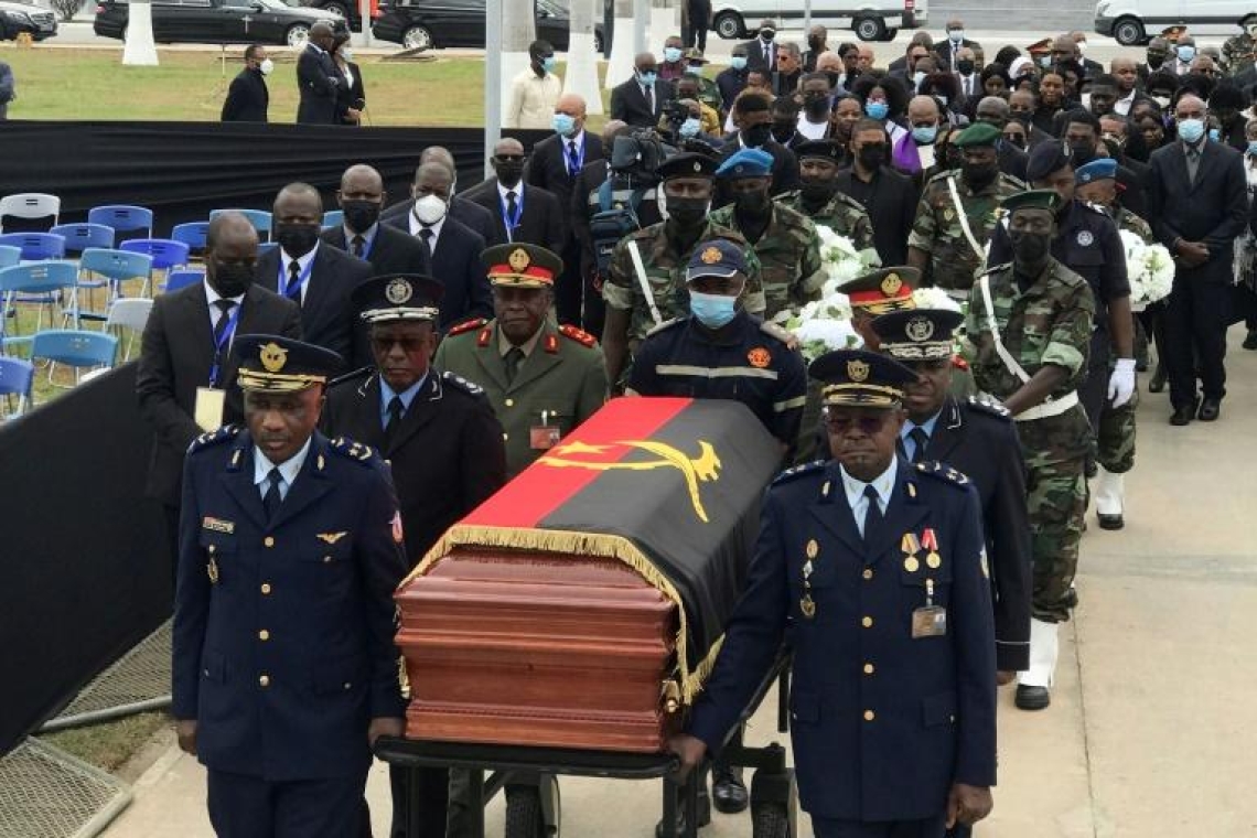 L'Angola rend un dernier hommage à José Eduardo Dos Santos