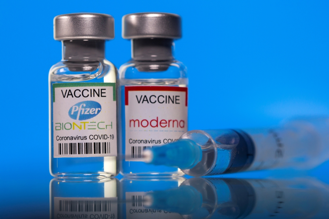 Covid-19 : L'EMA autorise les vaccins de Pfizer et Moderna contre Omicron