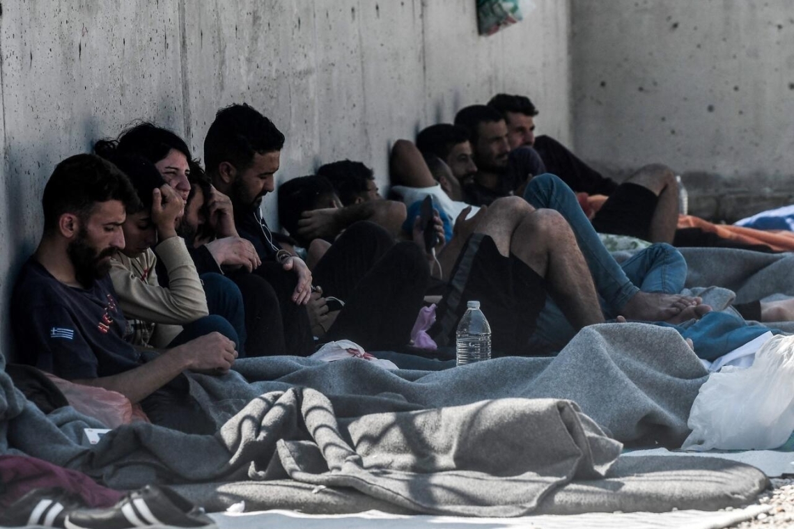 Grèce : De dizaines de réfugiés yézidis bloqués à l'extérieur d'un camp