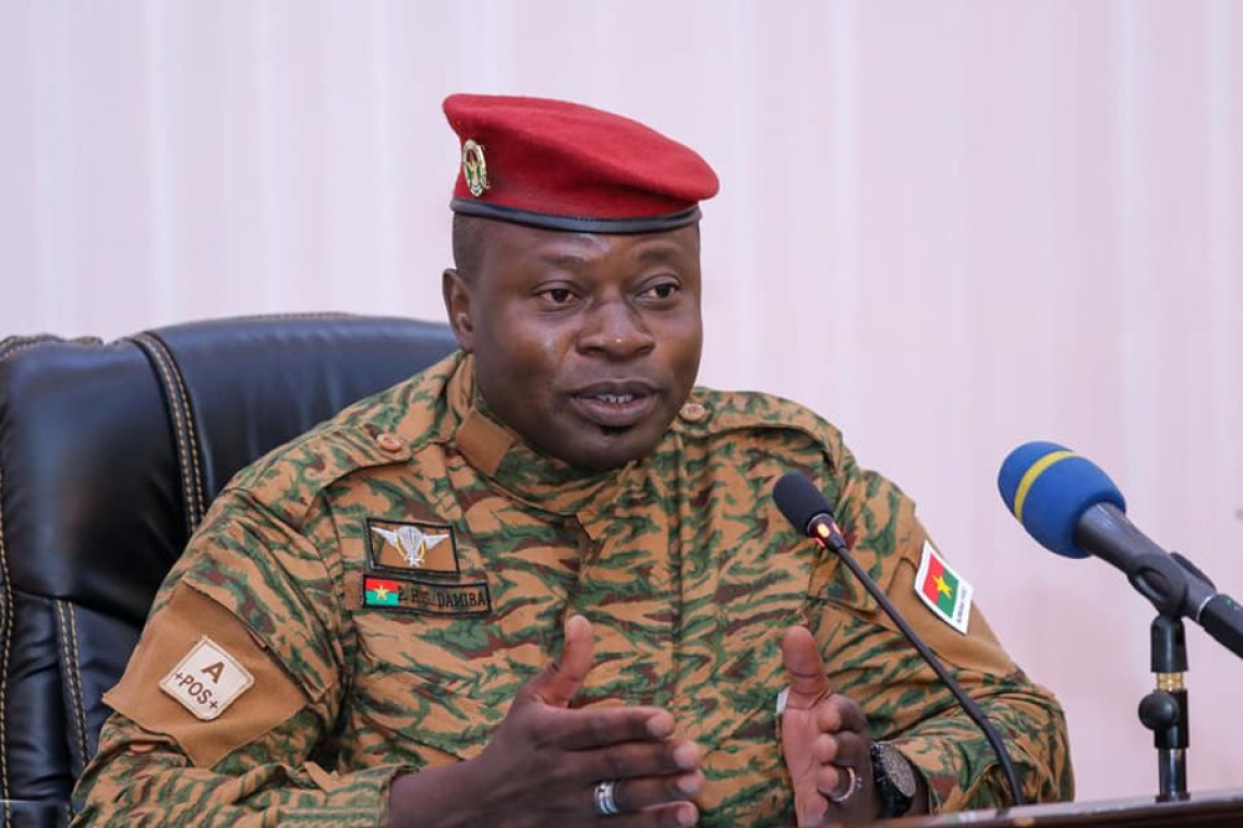 Burkina Faso : Le président Damiba limoge le ministre de la défense