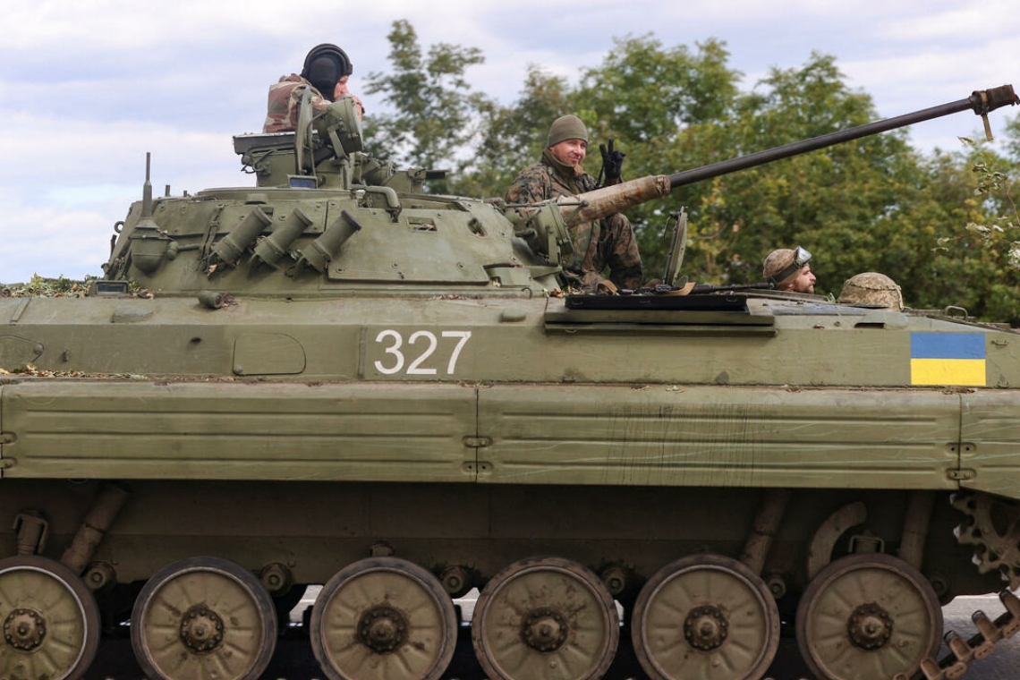 Des volontaires Ukrainiens recyclent de l'équipement Soviétique pour aider à la contre-offensive