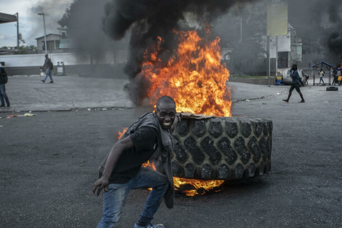 Nouvelle journée de violences et de pillages en Haïti, un centre de stockage de médicaments détruit