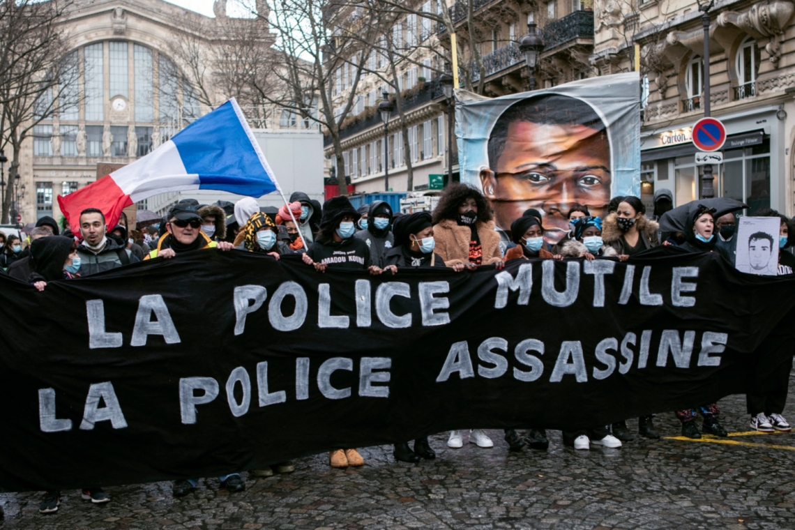 France : Trois policiers condamnés à 15 ans de prison avec sursis pour mort d'Amadou Koumé