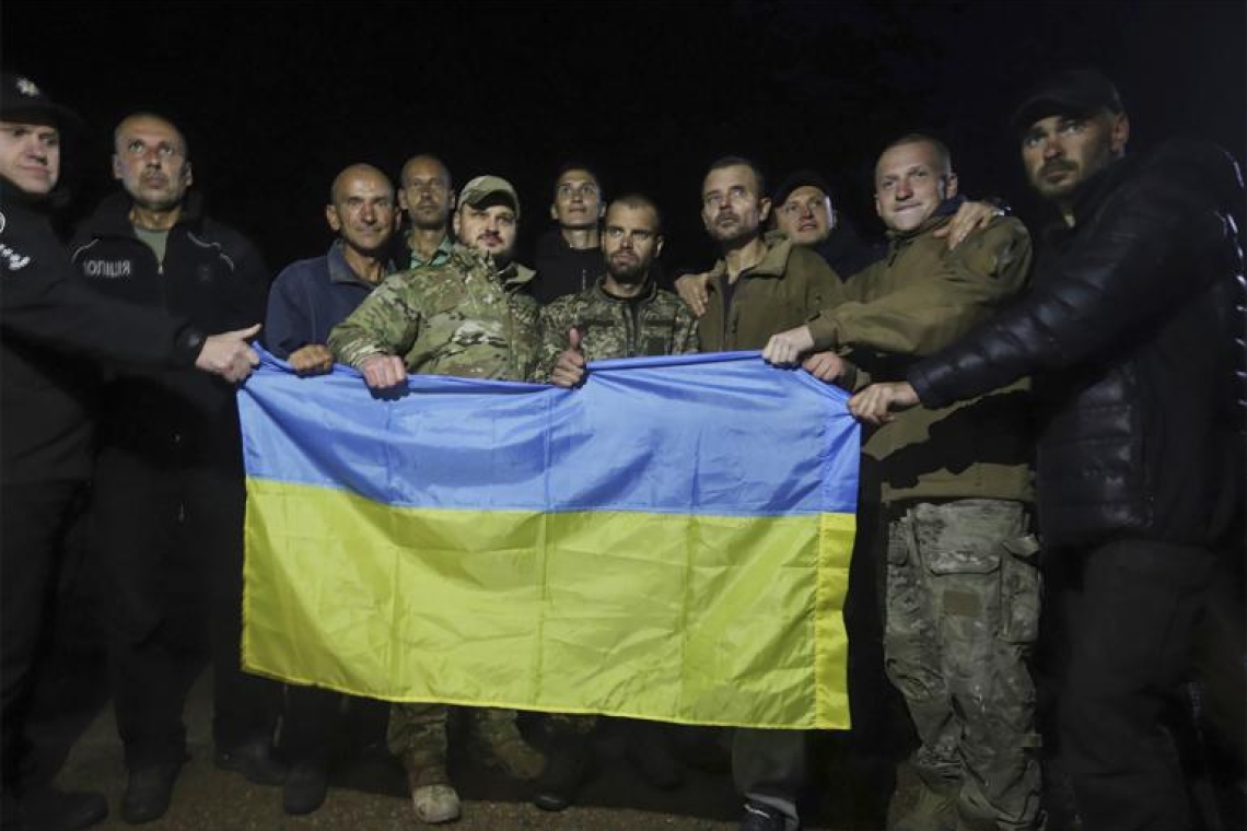 L'Ukraine annonce l'échange de 215 prisonniers militaires dont des chefs de la défense d'Azovstal