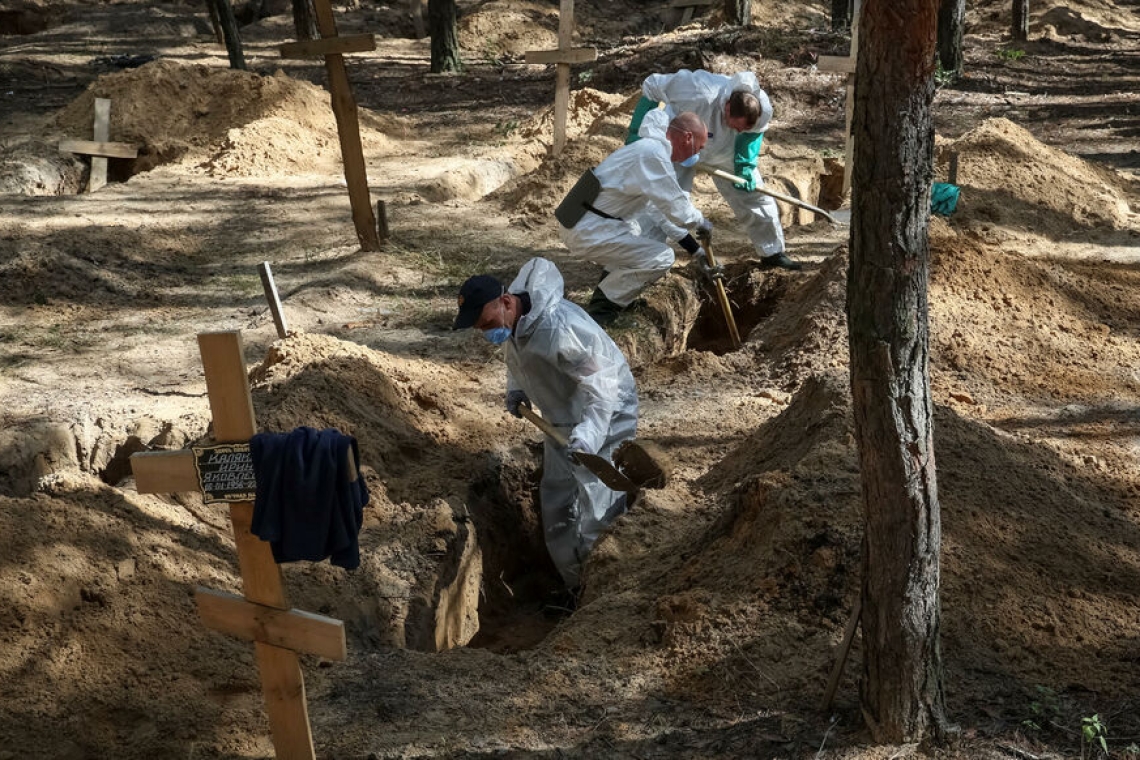 Guerre en Ukraine : 436 corps ont été exhumés à Izioum, dont 30 avec des "signes de torture", annonce le gouverneur de la région
