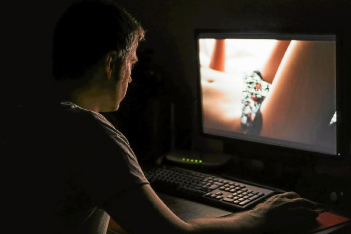 Industrie pornographique en France : Un rapport du Sénat dénonce «l’enfer du décor»