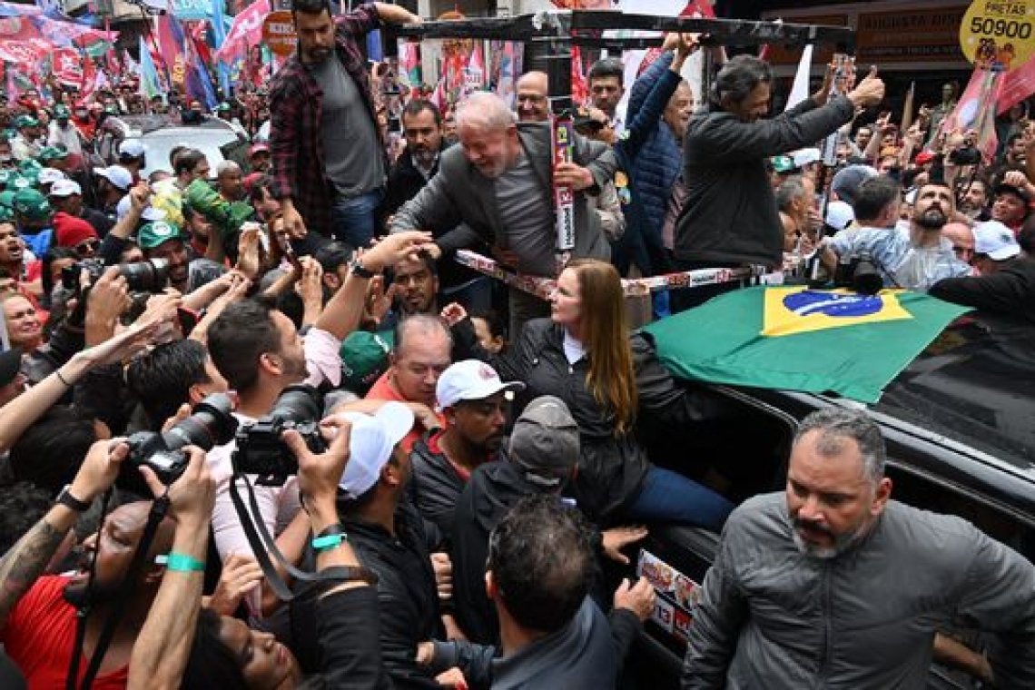 Présidentielle au Brésil : Les partisans de Lula se rassemblent pour un dernier meeting