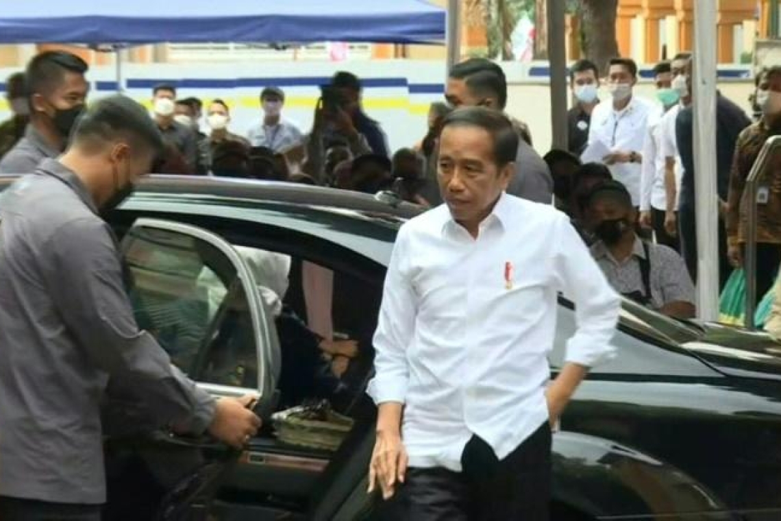 Indonésie : Le président Joko Widodo visite la ville meurtrie par la bousculade dans un stade