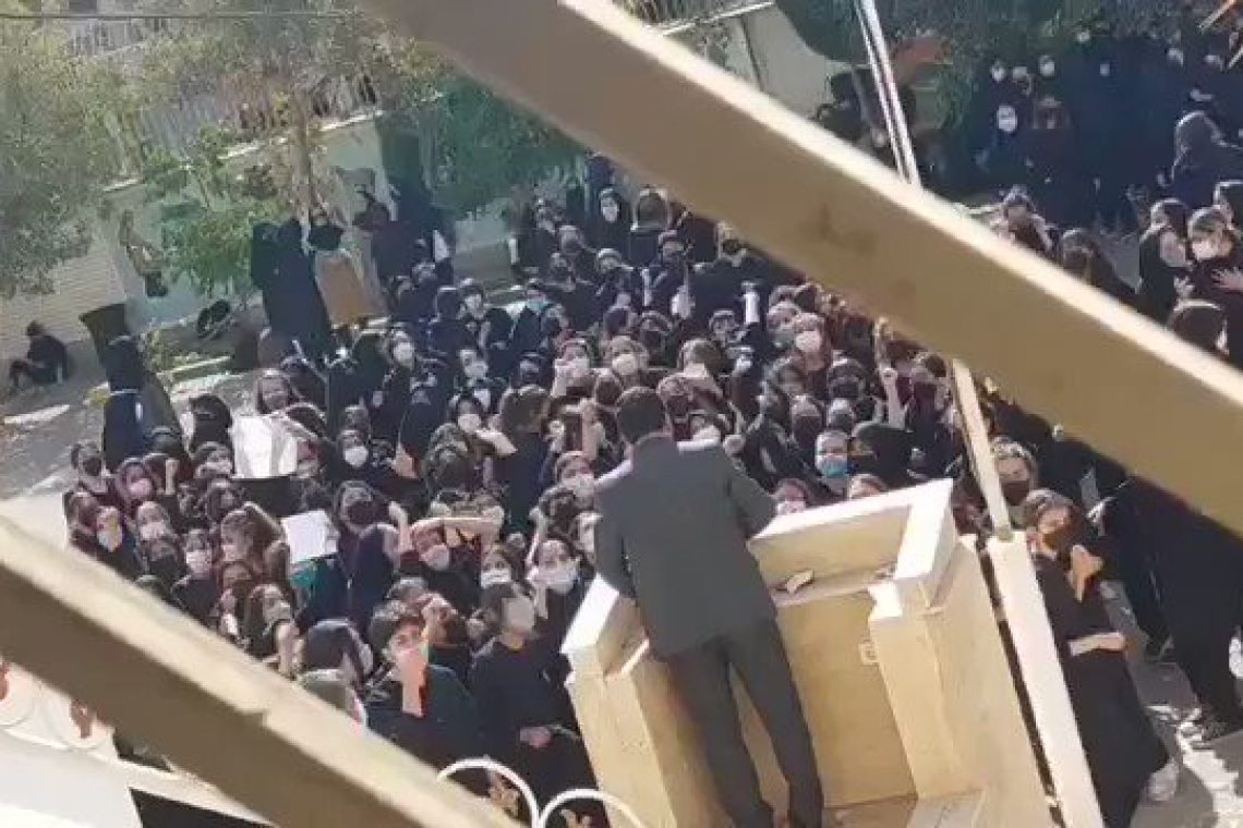 Iran : De nouvelles manifestations contre le pouvoir à Téhéran et en province