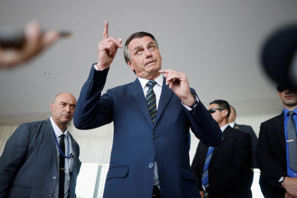 Présidentielle au Brésil : Bolsonaro veut convaincre là où il a été poignardé il y a quatre jours