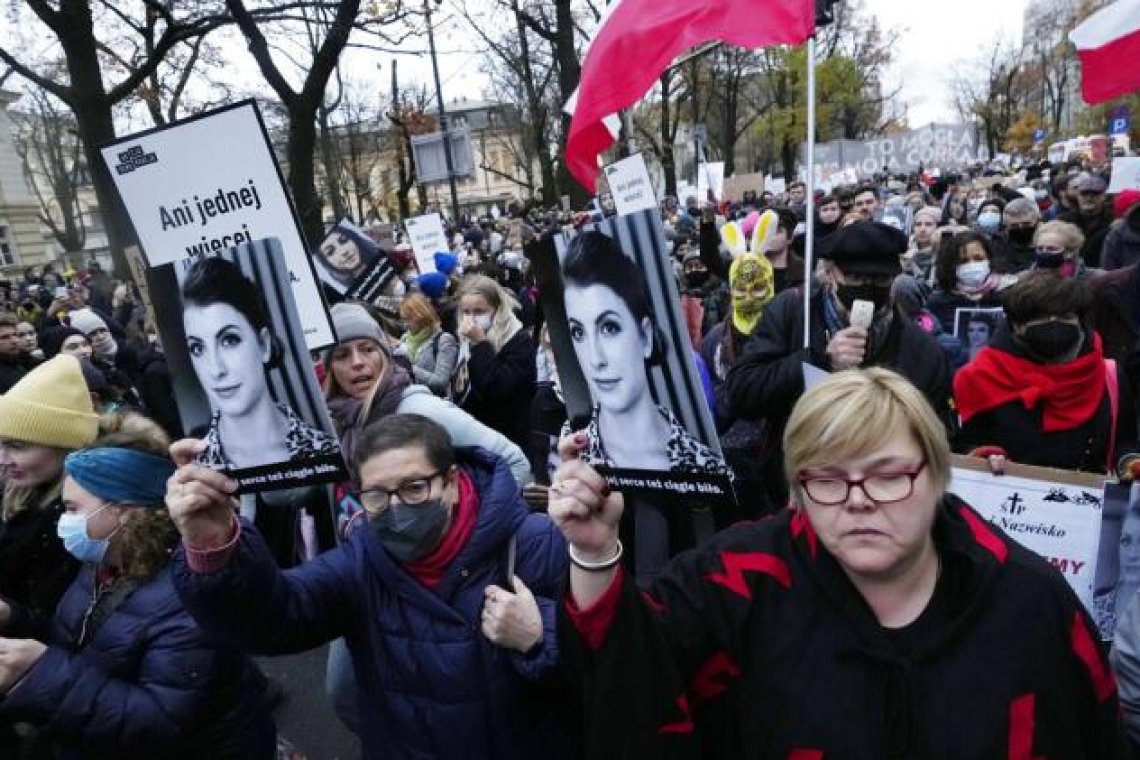 En Pologne, les avortements clandestins se multiplient depuis l'interdiction quasi-totale de l'IVG