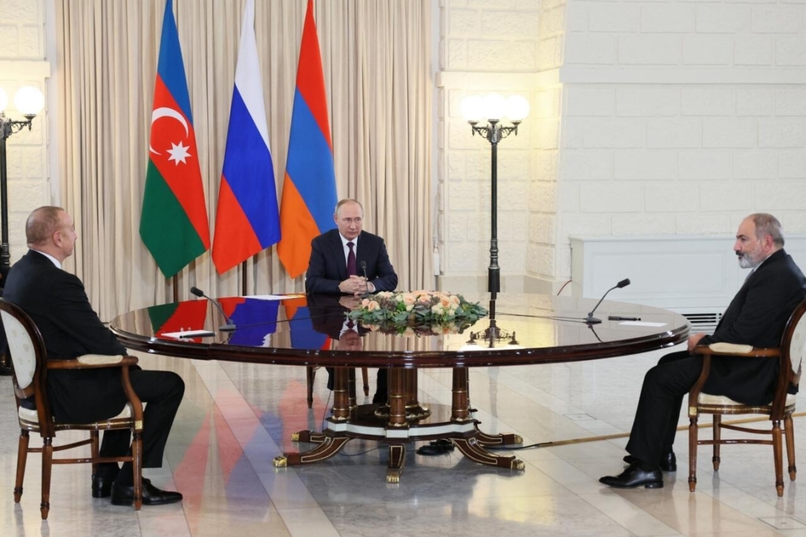 Haut-Karabakh : en Russie, Arménie et Azerbaïdjan acceptent de ne pas "recourir à la force" 