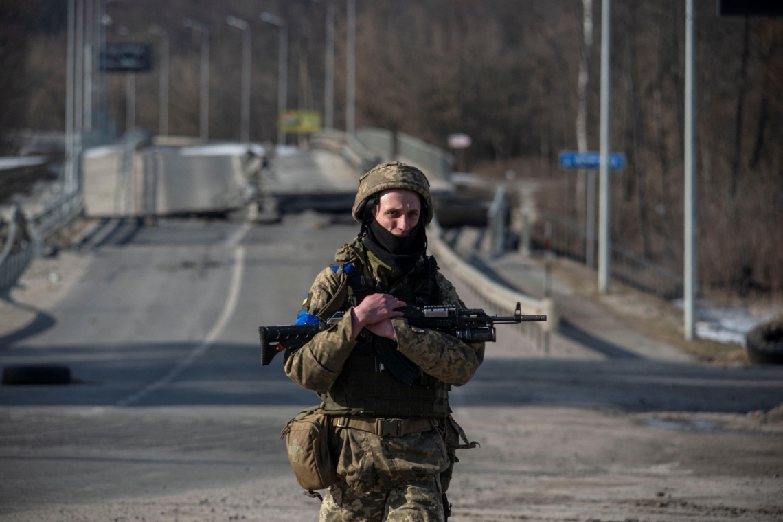 Ukraine: près de Kharkiv, la vie des habitants est rythmée par les tirs