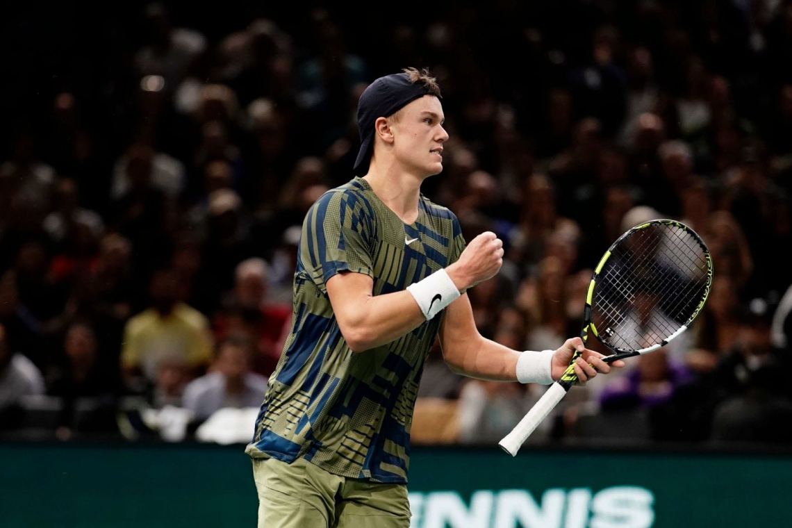 Tennis: le Danois Holger Rune remporte le Masters 1000 de Paris face à Novak Djokovic