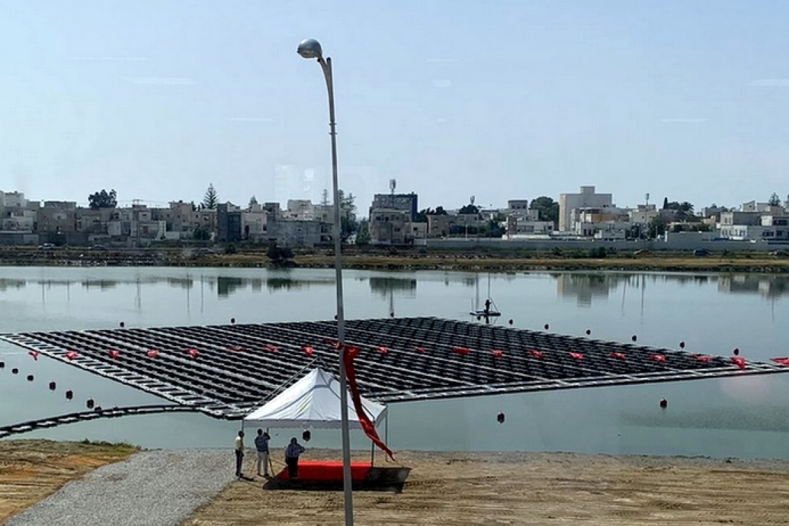 La Tunisie expérimente des stations solaires flottantes