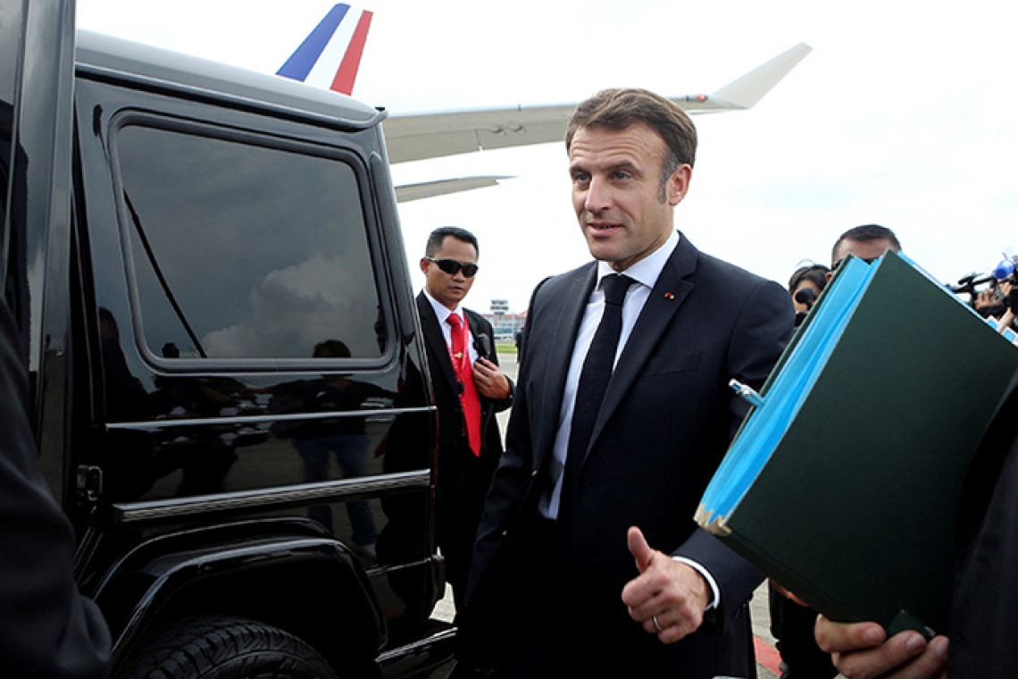 Sommet de l'Apec en Thaïlande : Emmanuel Macron est arrivé à Bangkok