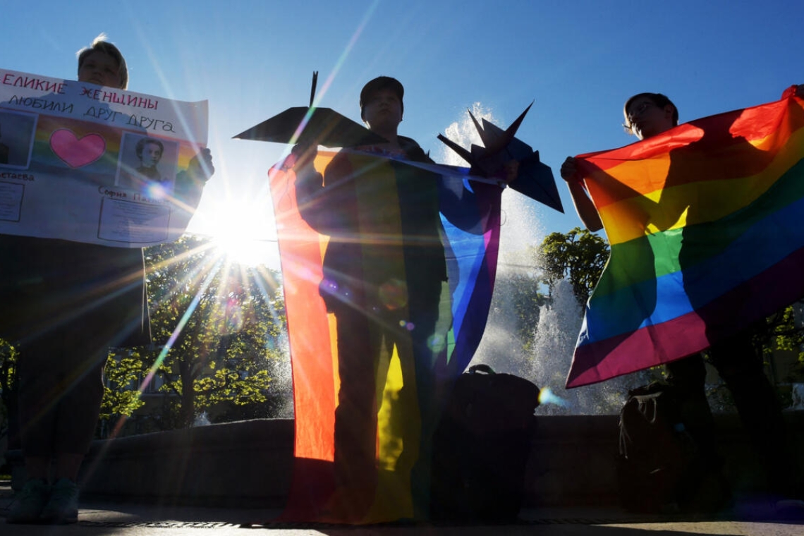 Les députés russes approuvent une loi bannissant la «propagande» LGBT+