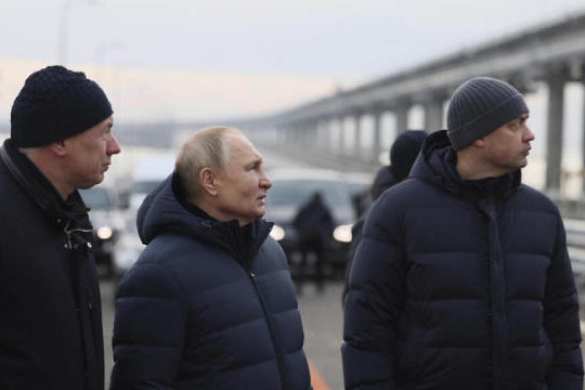 Crimée : visite en voiture de Vladimir Poutine sur le pont de Kertch