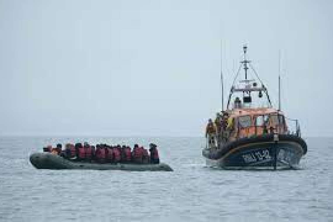 Migrants dans la Manche: Trois morts et 43 personnes secourues