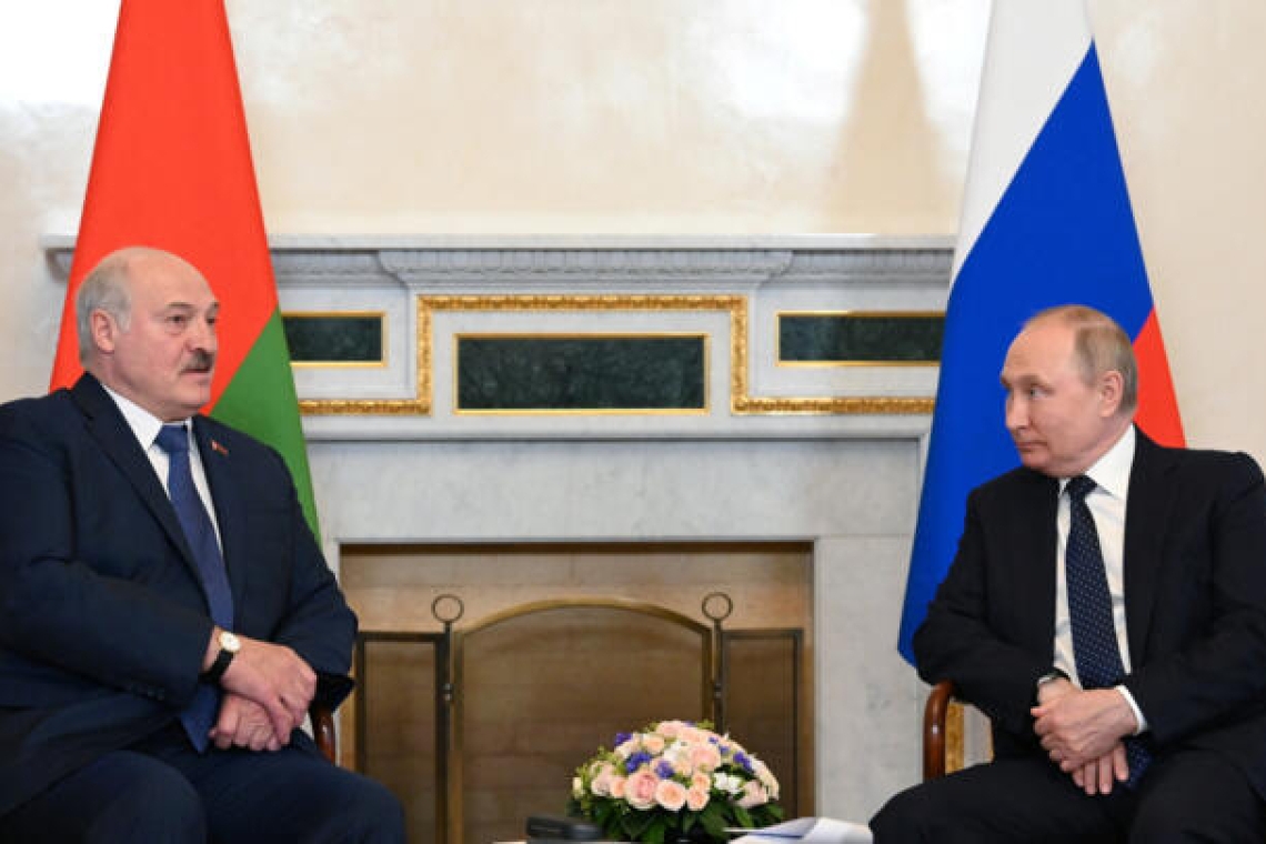 Biélorussie: rencontre Poutine-Loukachenko sur fond de missiles frappant l'Ukraine
