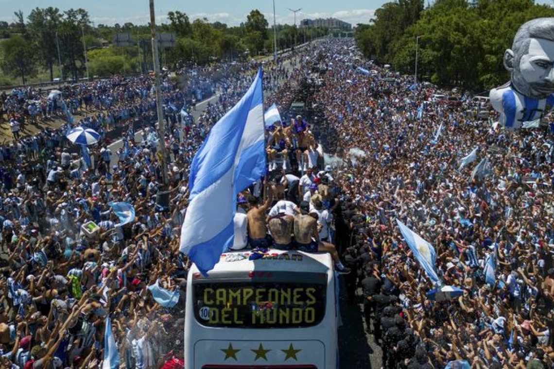 Coupe du monde 2022: les champions du monde argentins accueillis par une foule immense
