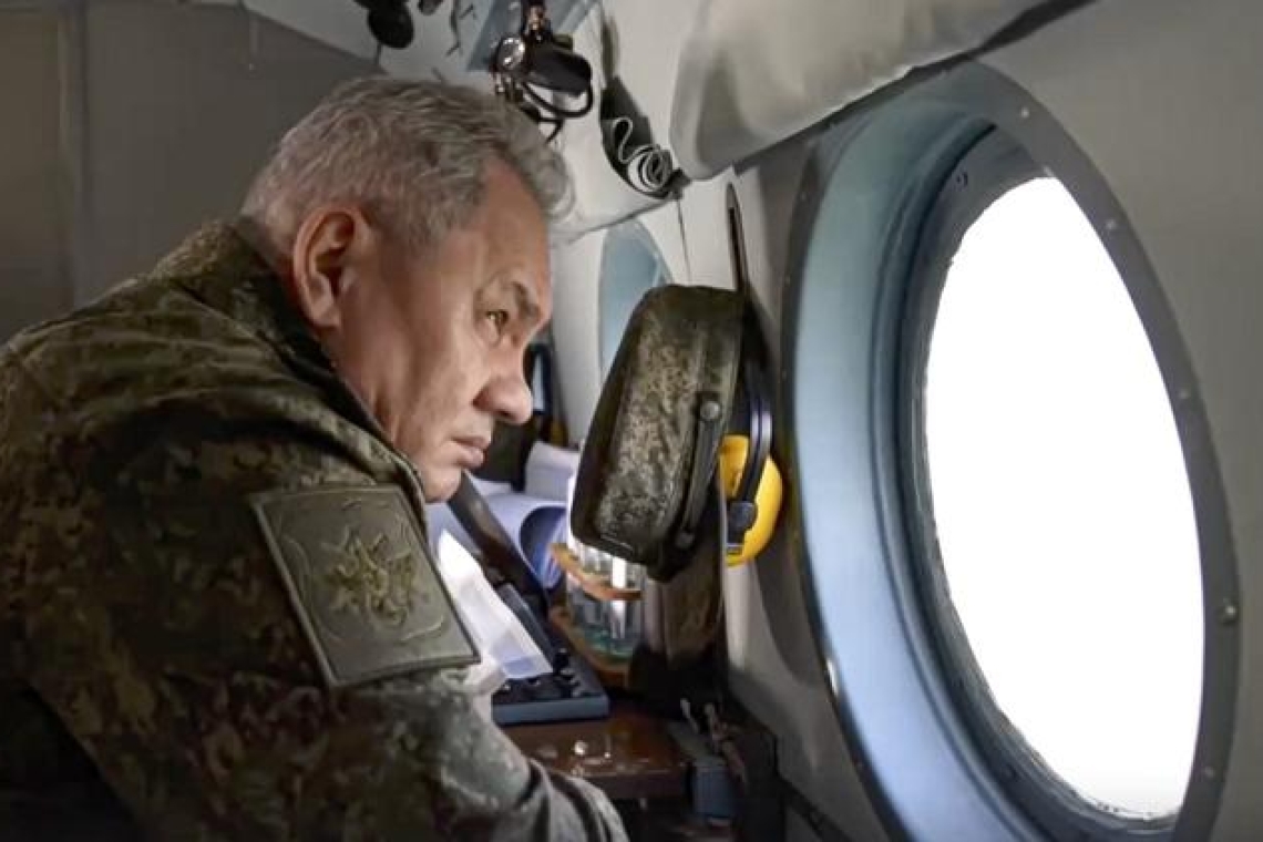 Le ministre russe de la Défense inspecte les forces de son pays en Ukraine