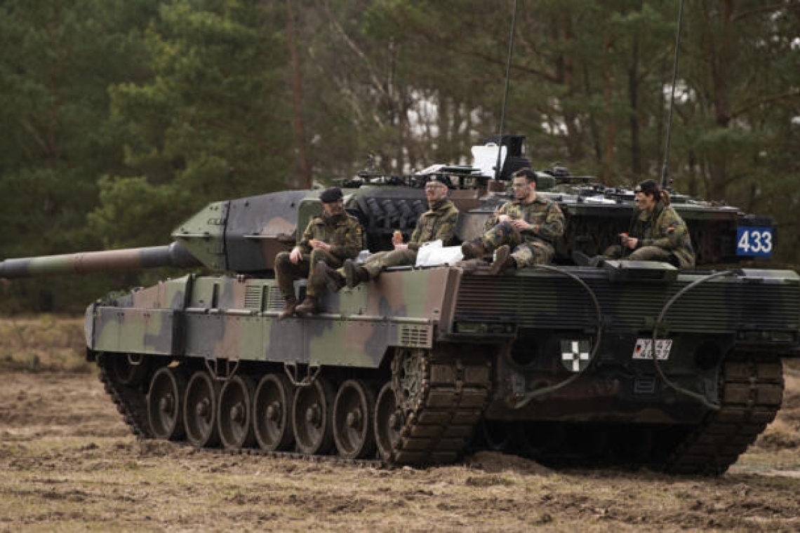 La Pologne veut livrer des chars à l'Ukraine et tente de convaincre l'Allemagne