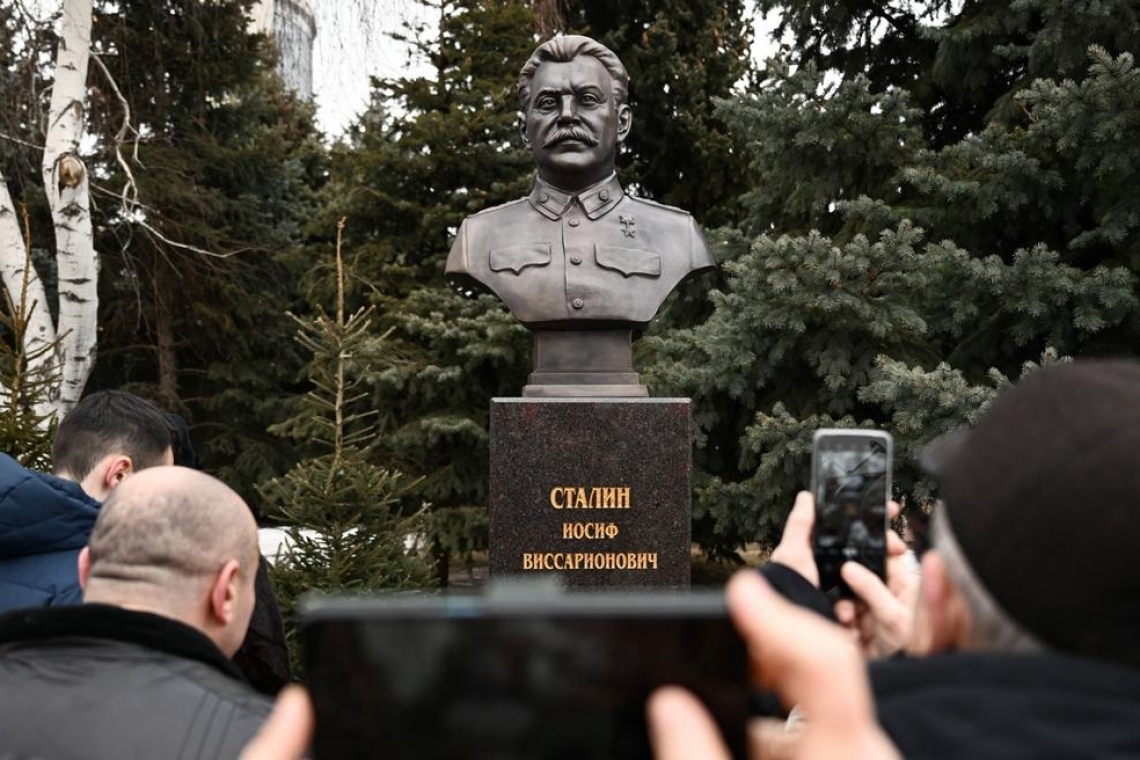 Russie : pour les 80 ans de Stalingrad, un buste de Staline inauguré à Volgograd