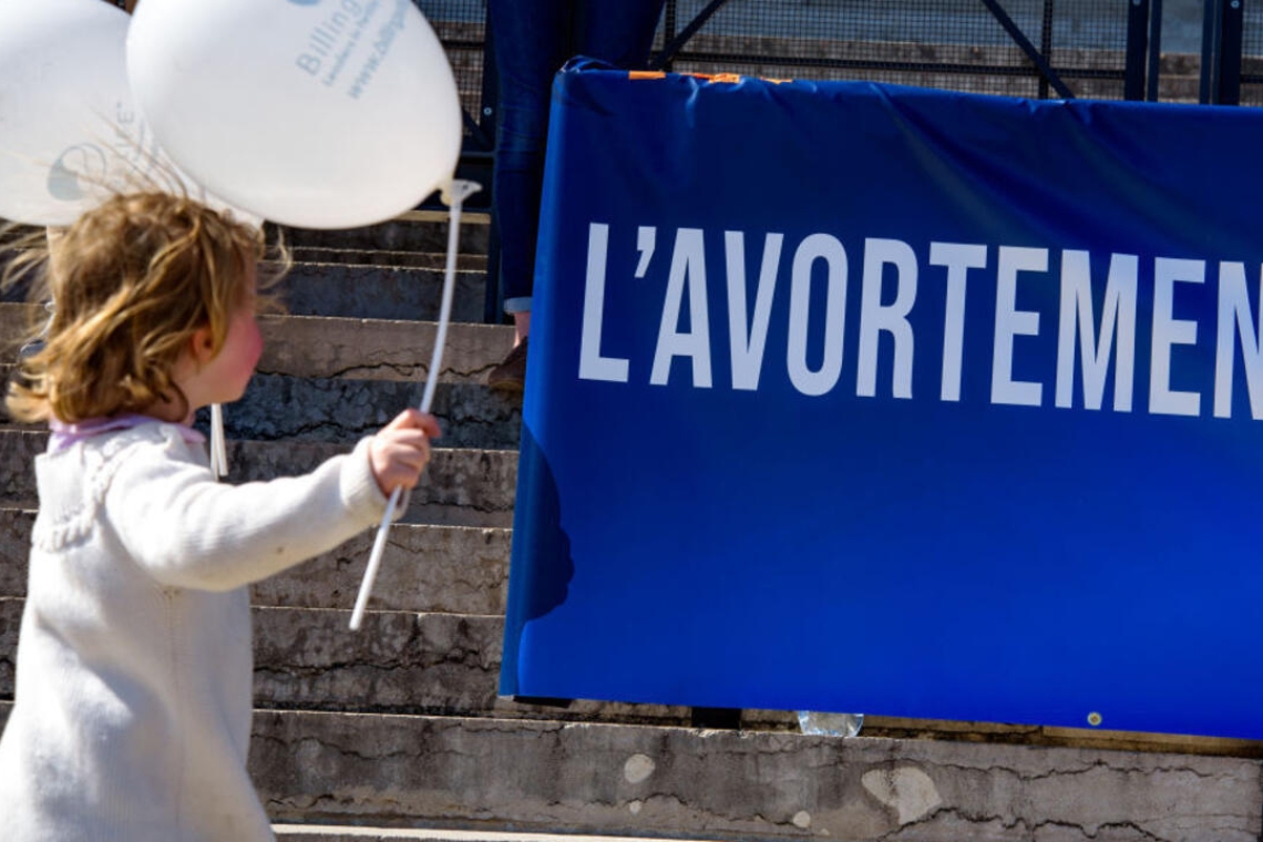 Le recours à l'avortement bientôt dans la Constitution française?