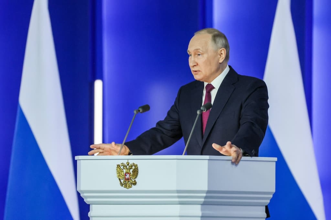 Vladimir Poutine promet de continuer soigneusement son offensive en Ukraine