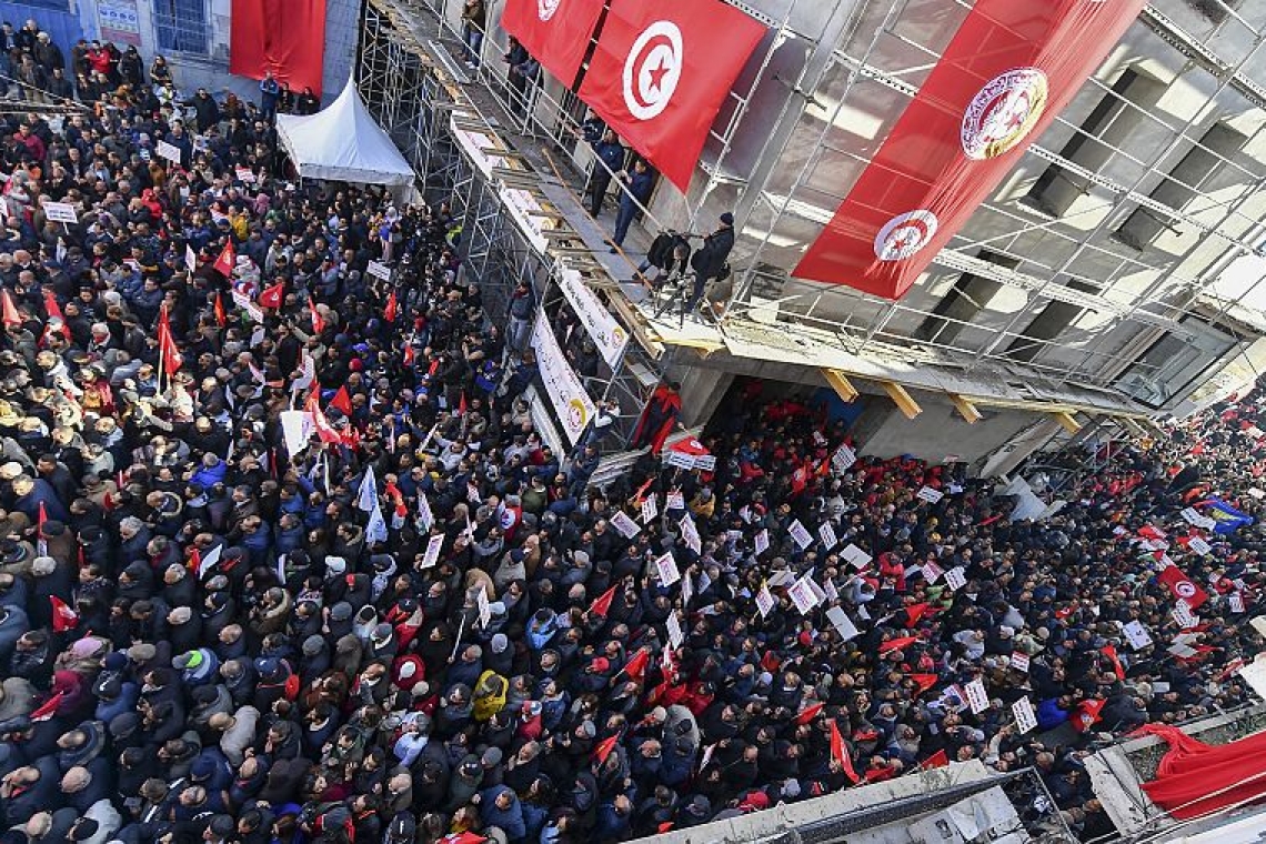 Tunisie : Plus de 3 000 personnes manifestent à l'appel du syndicat UGTT