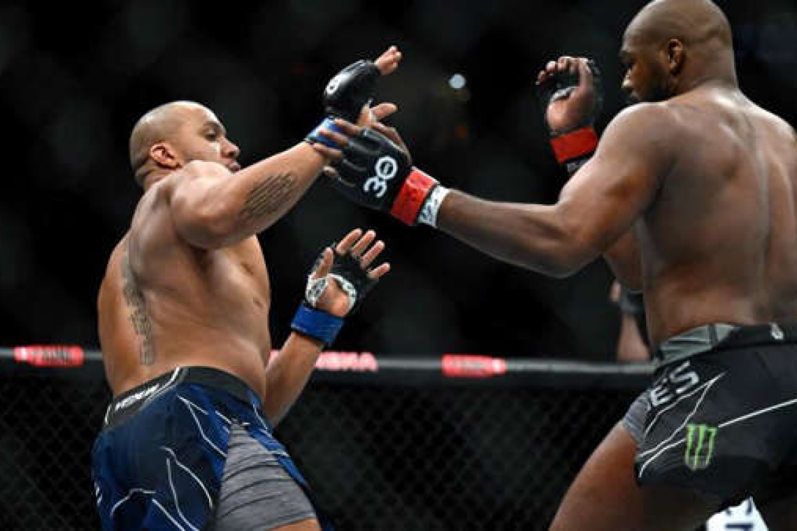 MMA: l'Américain Jon Jones sacré champion UFC des lourds en battant le Français Ciryl Gane