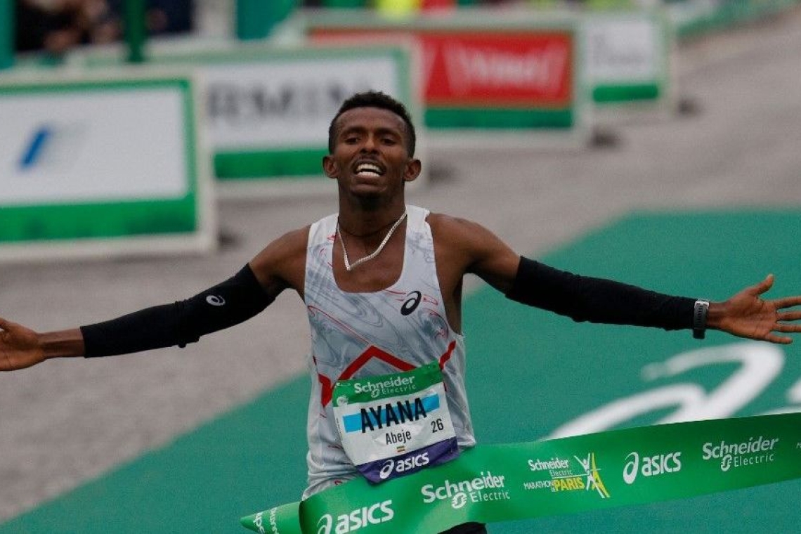 Marathon de Paris : l'Ethiopien Abeje Ayana vainqueur chez les hommes, la Kényane Helah Kiprop chez les femmes
