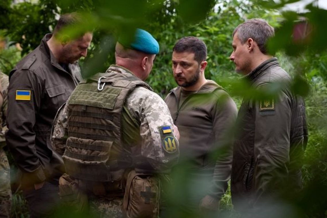 Guerre en Ukraine : Volodymyr Zelensky s'est rendu sur le front dans l'est de l'Ukraine