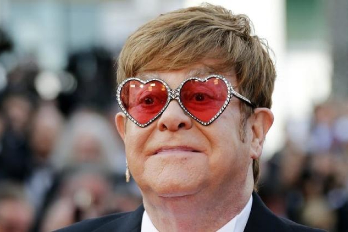 Elton John hospitalisé après un accident domestique