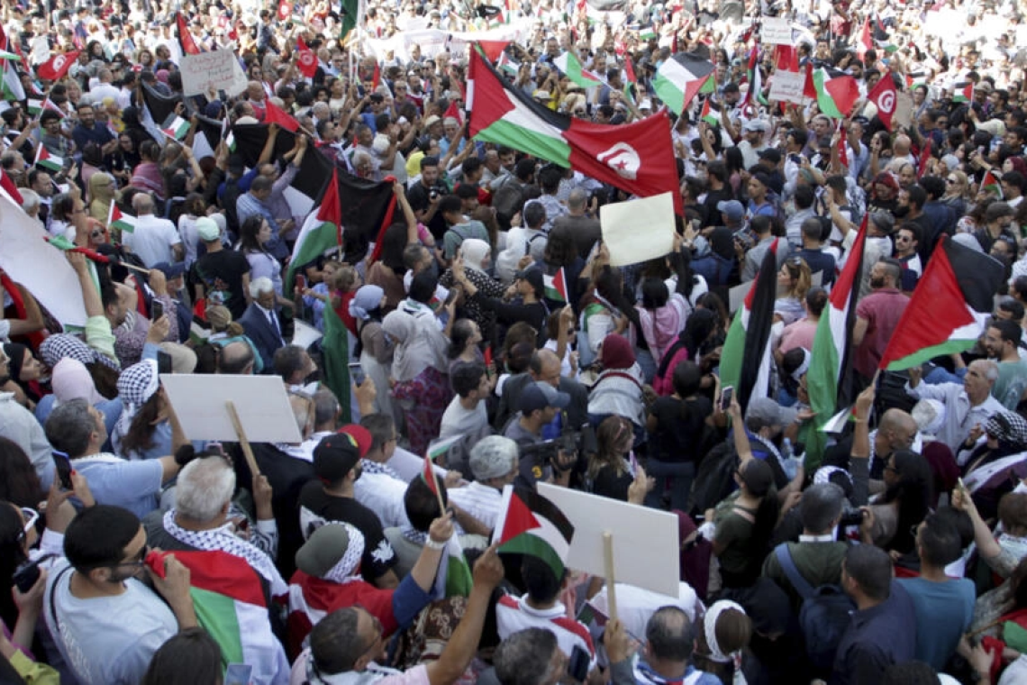 Des milliers de personnes défilent à Tunis pour soutenir la Palestine dans un conflit avec Israël 